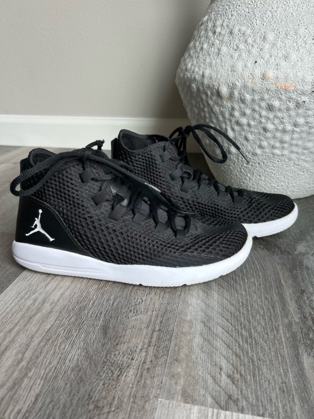 Nike Men’s Jordan Reveal Black/White Size 8